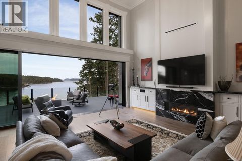 10865 Fernie Wynd Rd North Saanich BC V8L5H8