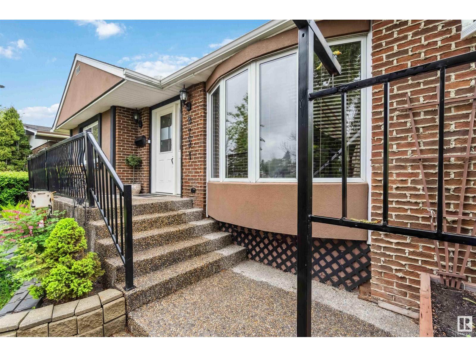 8721 152 ST NW