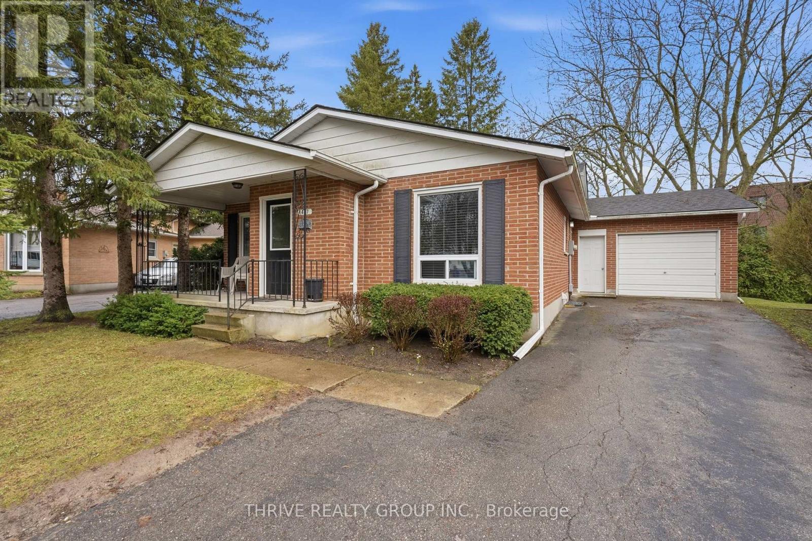 447 CASTLEGROVE COURT N