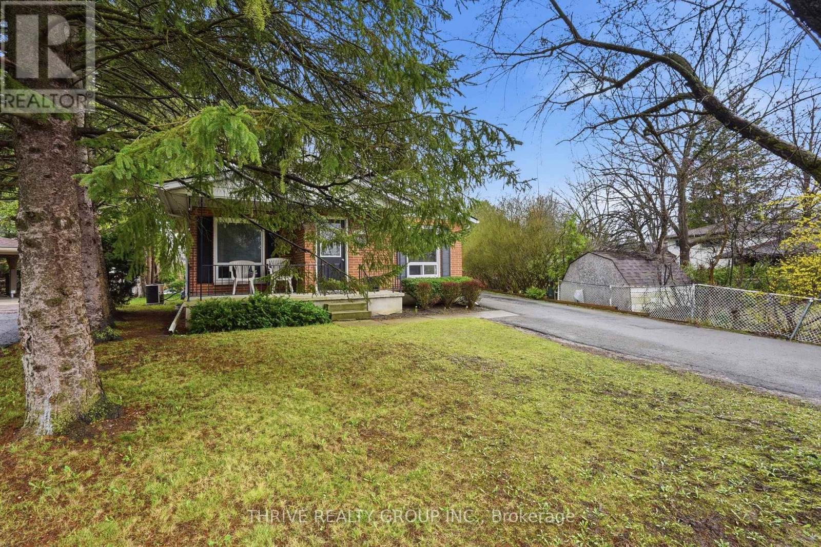 447 CASTLEGROVE COURT N