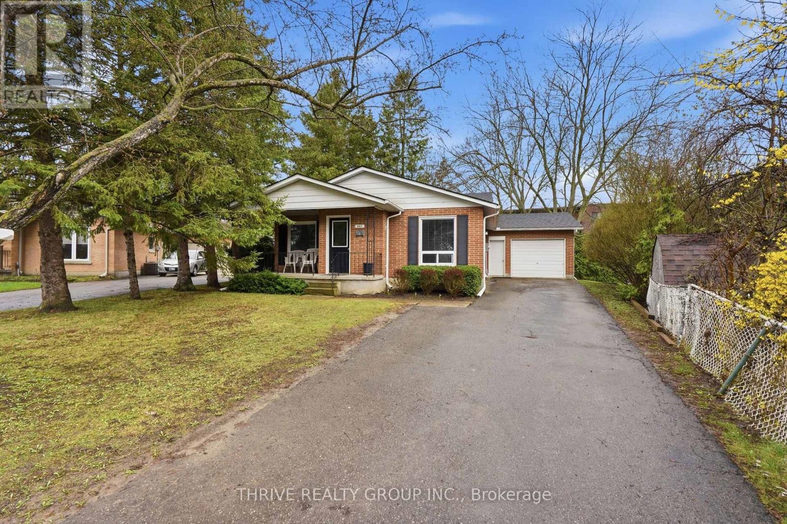 447 CASTLEGROVE COURT N