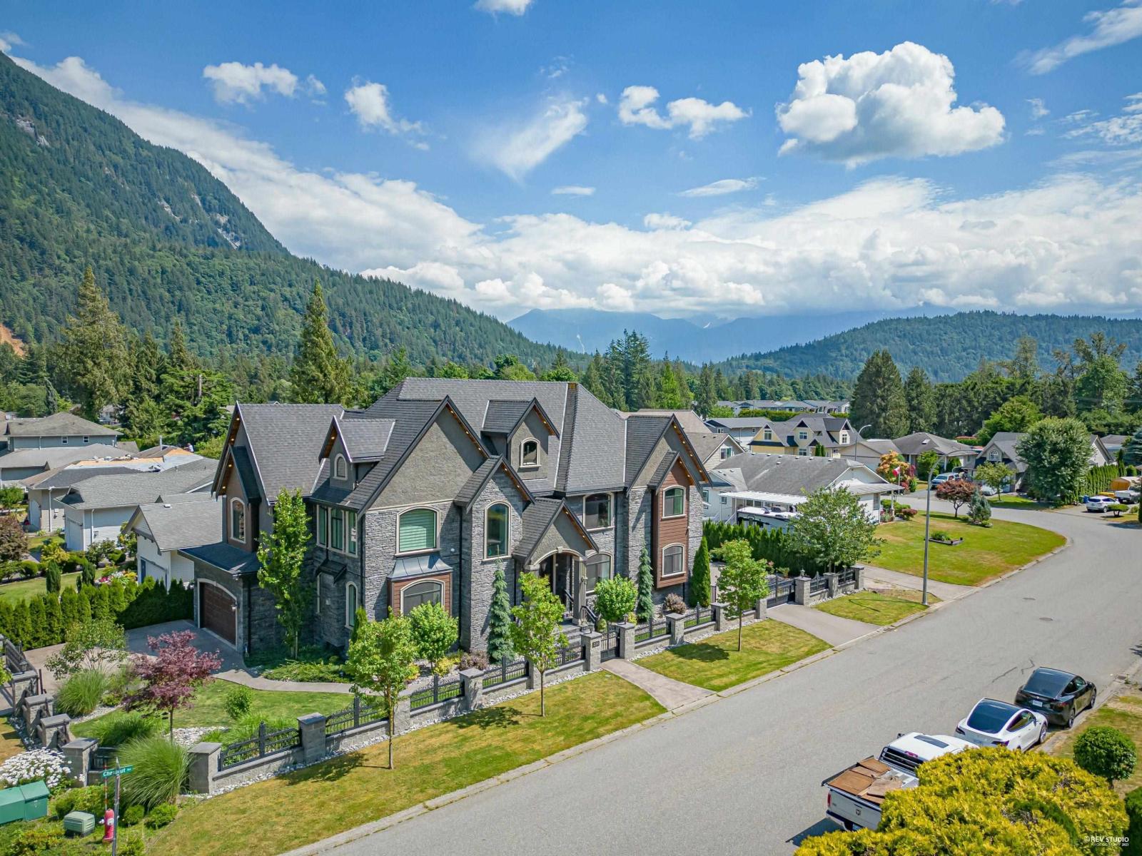 220 BALSAM AVENUE|Harrison Hot Springs