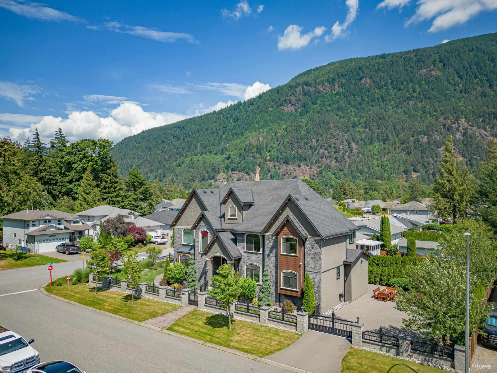 220 BALSAM AVENUE|Harrison Hot Springs