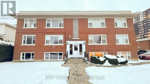 1 - 725 MELBOURNE AVENUE Ottawa ON K2A1X4