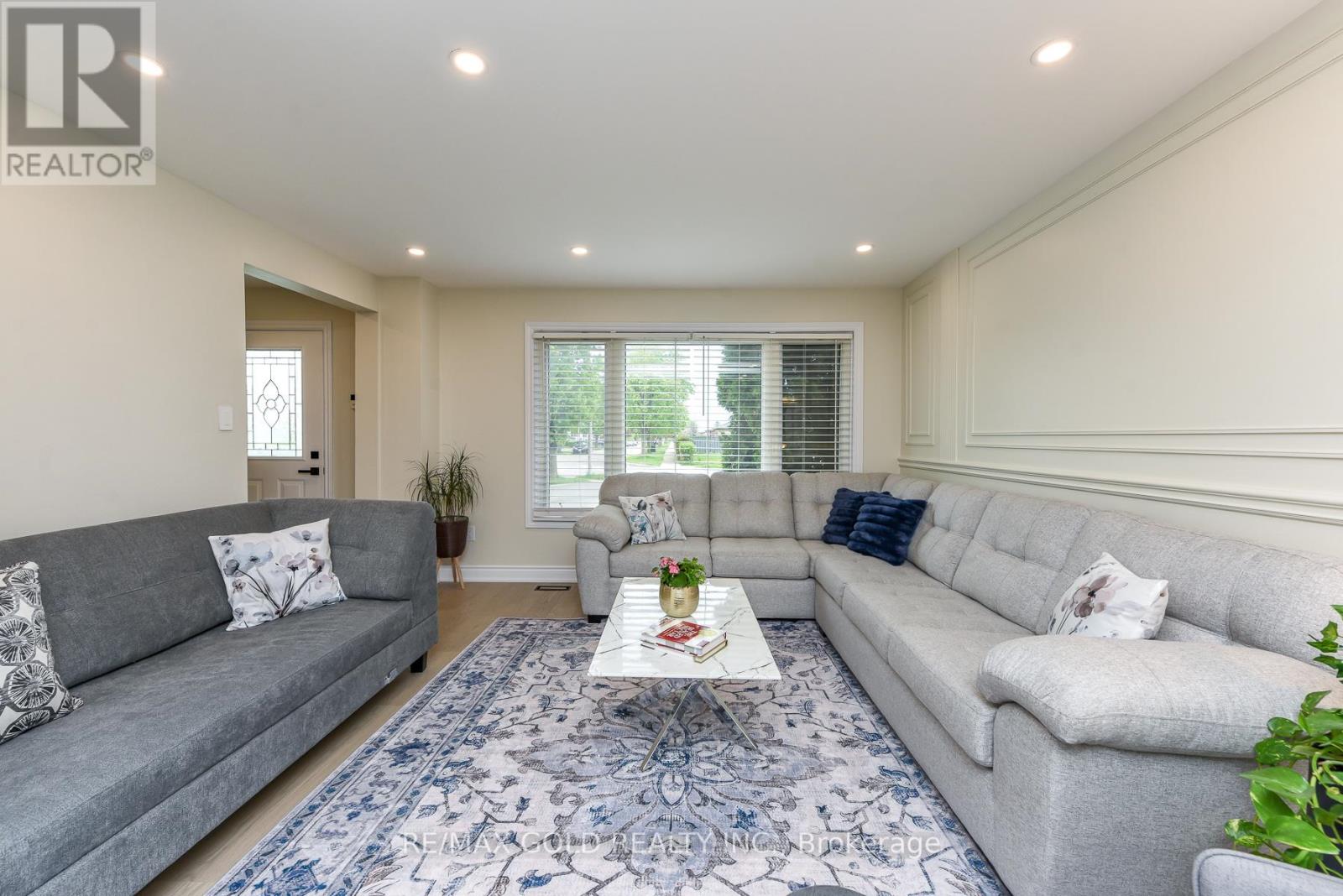 7595 WRENWOOD CRESCENT