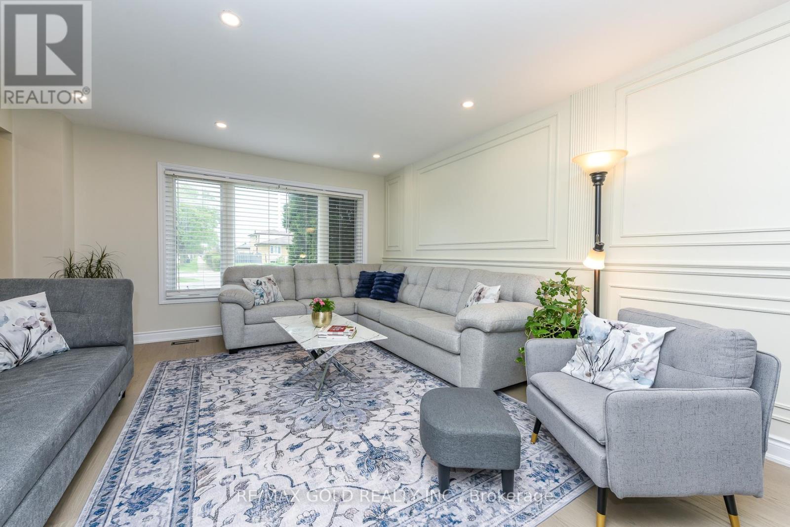 7595 WRENWOOD CRESCENT