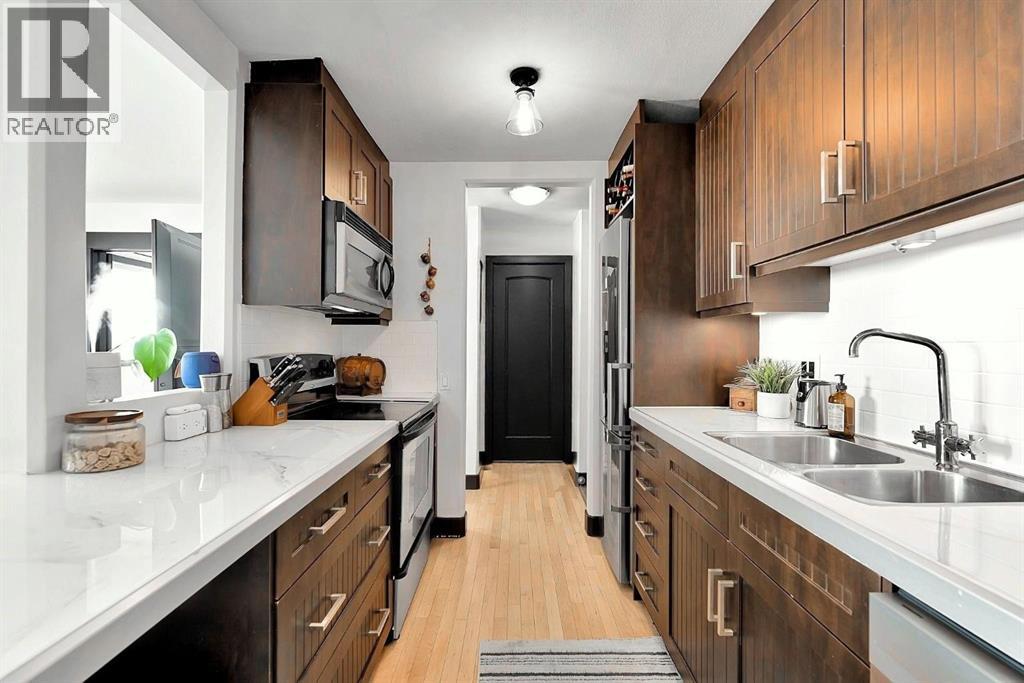 305, 2417 17 Street SW