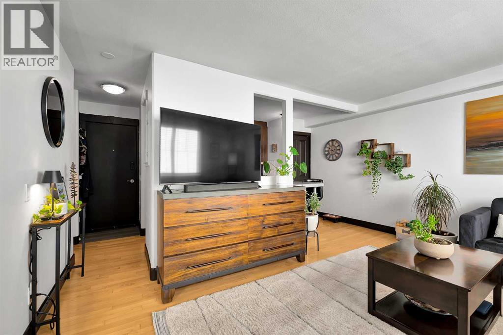 305, 2417 17 Street SW