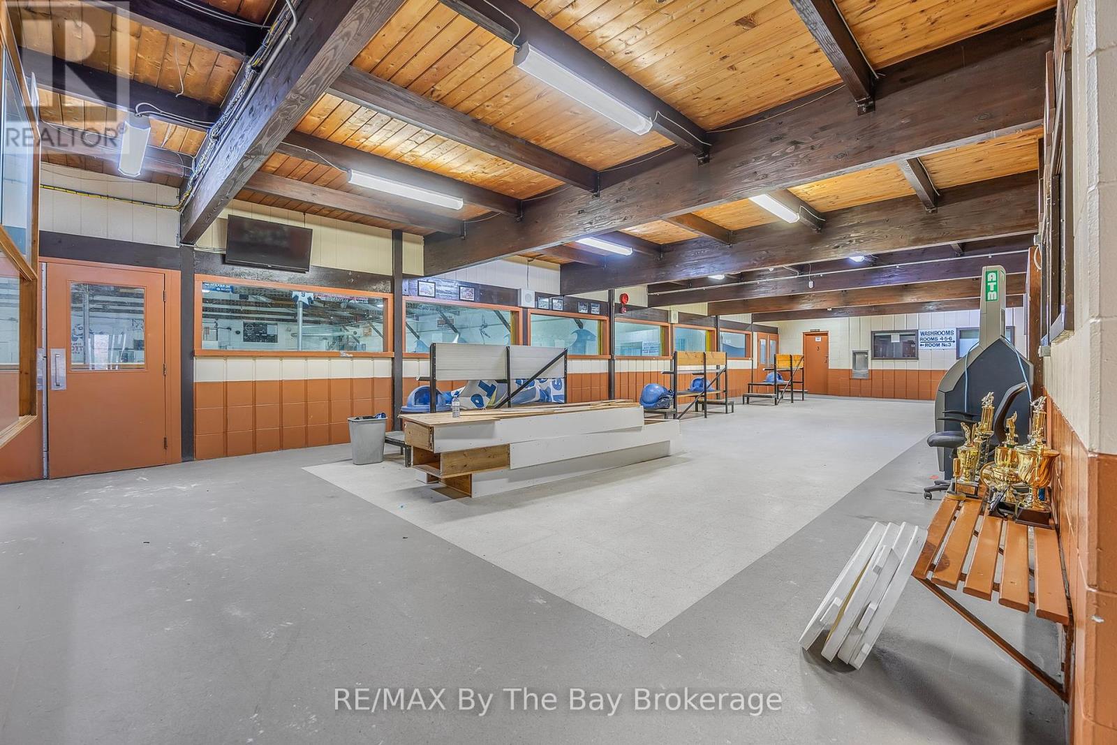 425 RIVER ROAD W