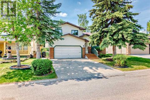 139 Stratton Crescent SW Calgary AB T3H1T7