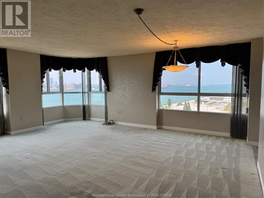 75 RIVERSIDE DRIVE East Unit# 804