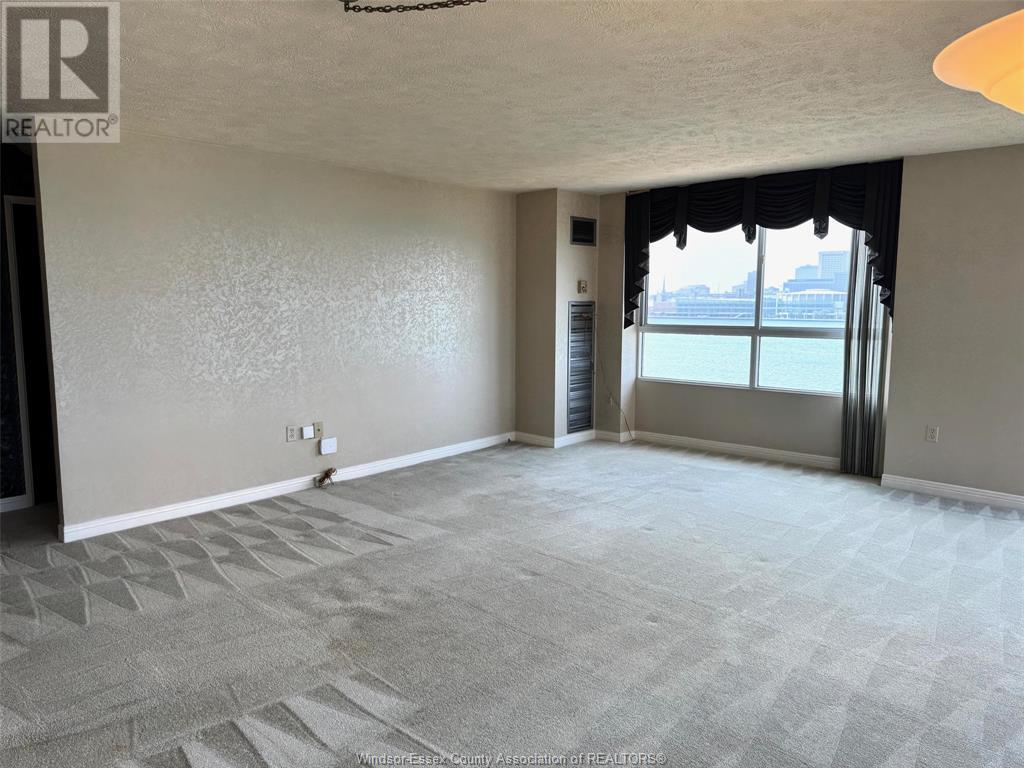 75 RIVERSIDE DRIVE East Unit# 804