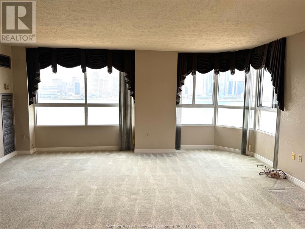 75 RIVERSIDE DRIVE East Unit# 804