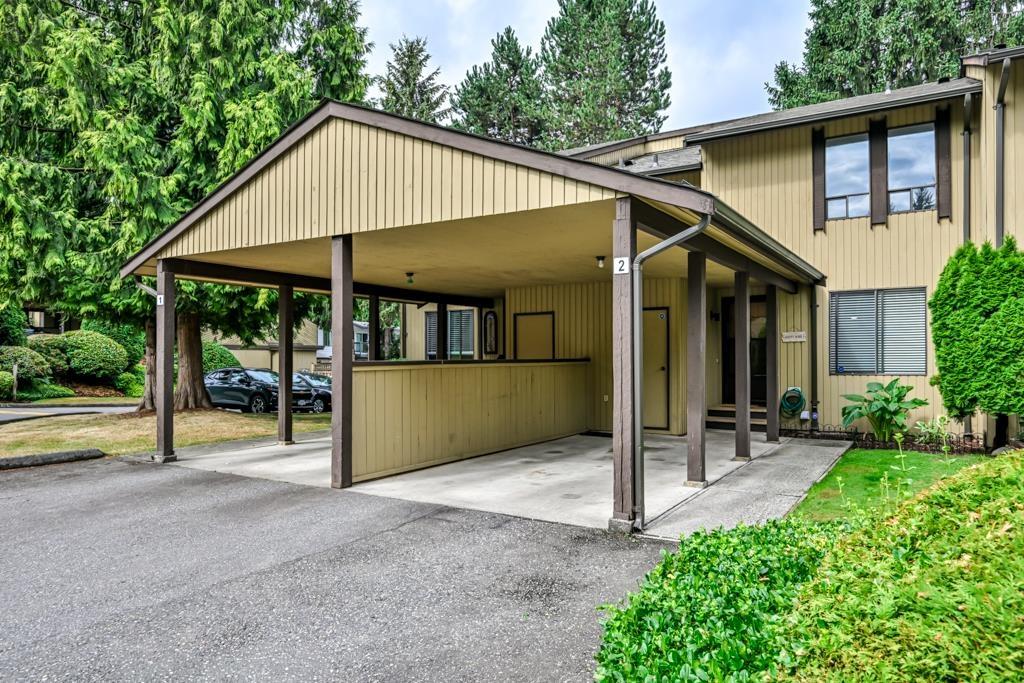 2 2998 MOUAT DRIVE