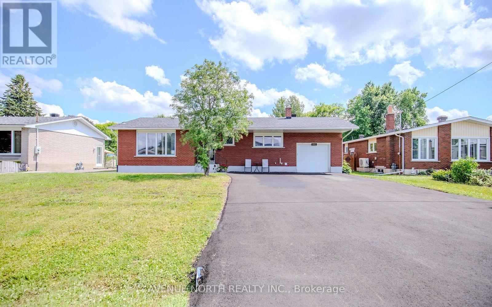 882 BALSAM DRIVE