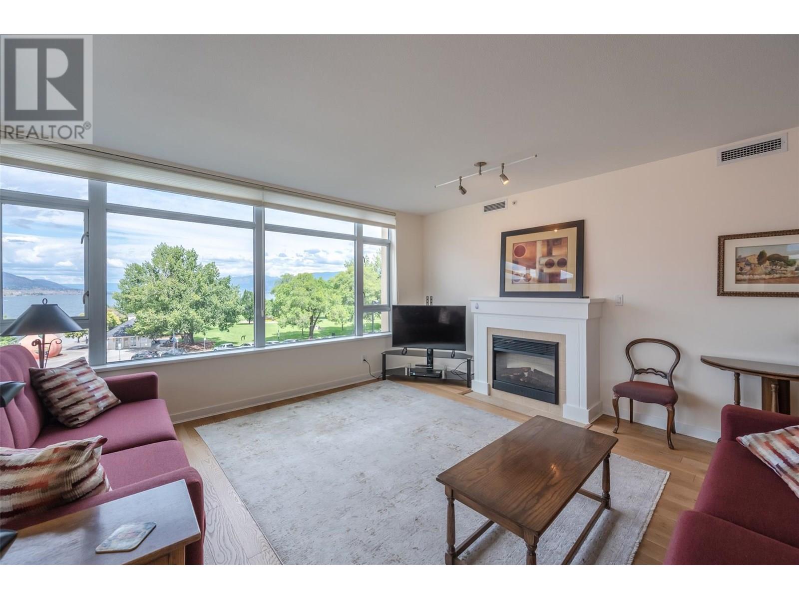 160 Lakeshore Drive W Unit# 401