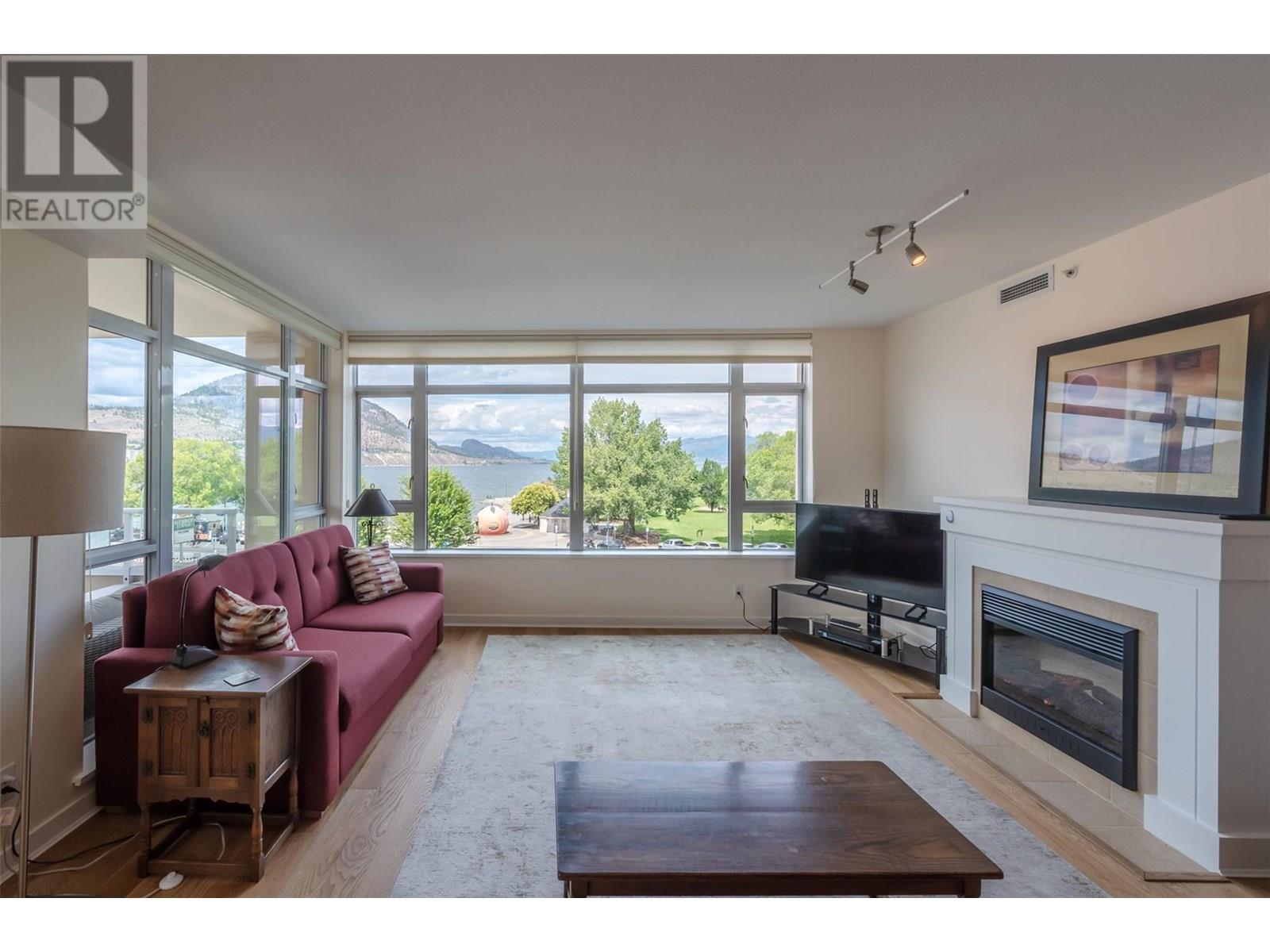160 Lakeshore Drive W Unit# 401