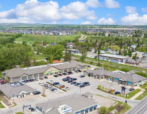 71  Riverside Dr Okotoks AB T1S1M3