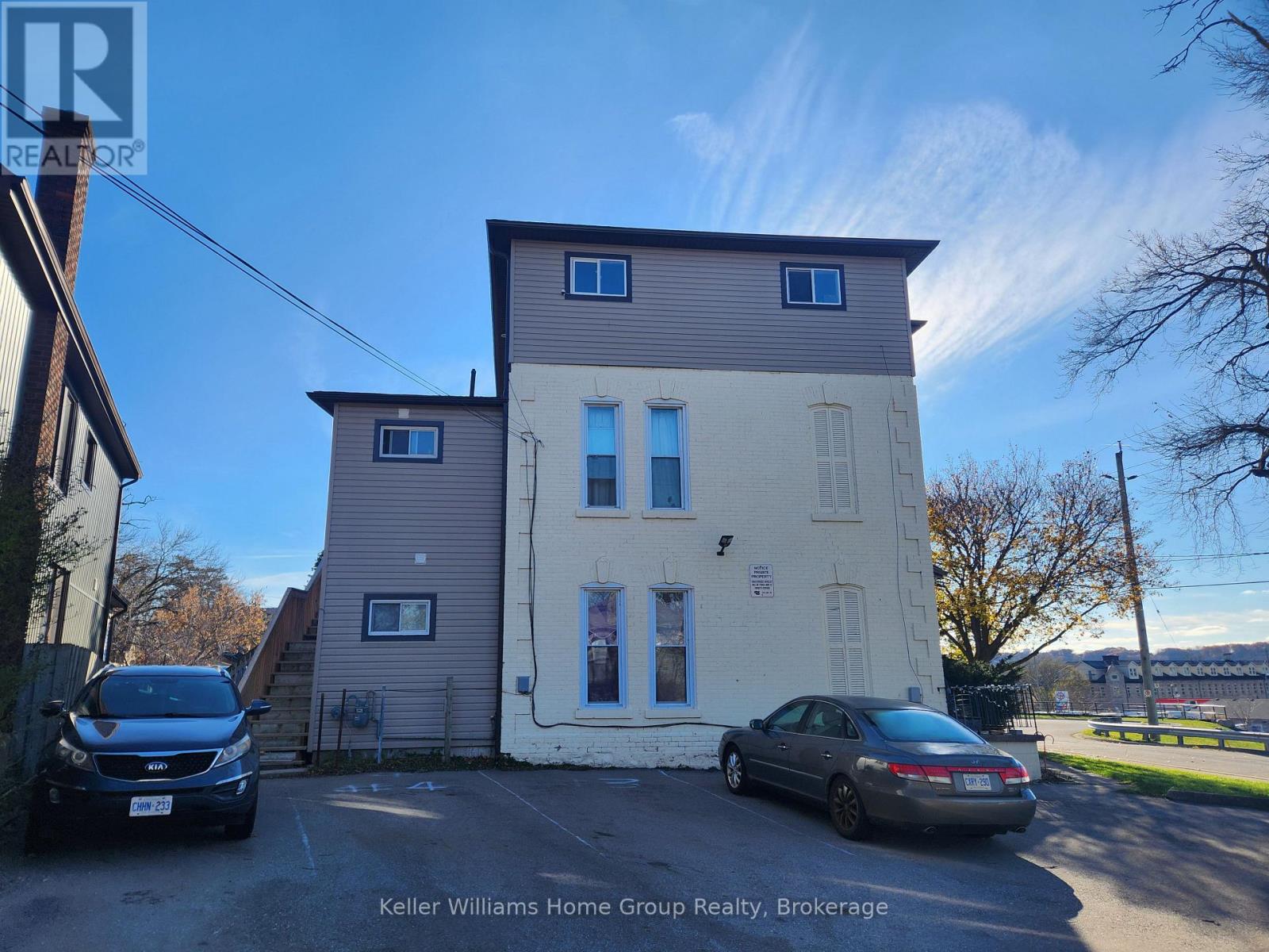 125 WELLINGTON STREET S