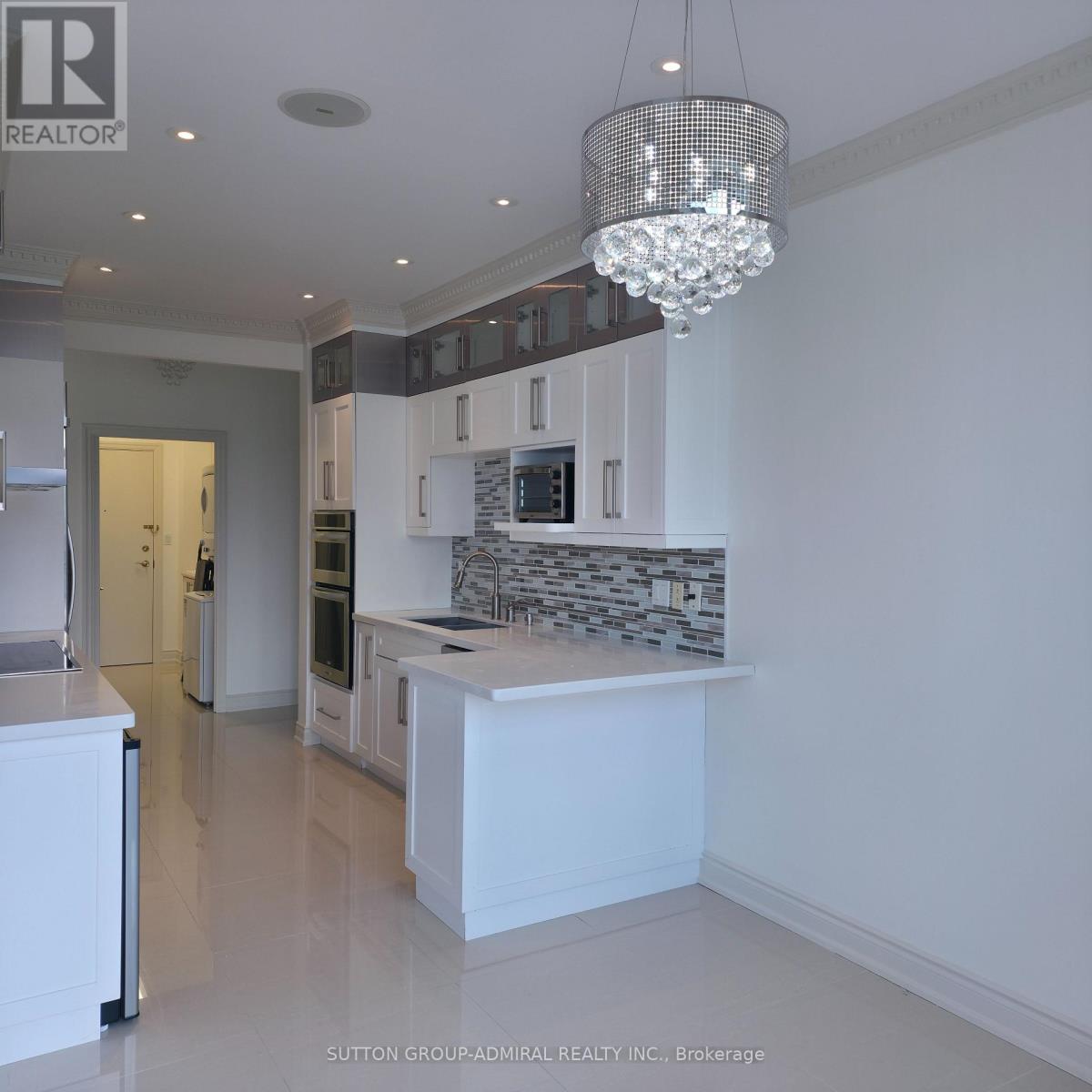PH18 - 2111 LAKE SHORE BOULEVARD W