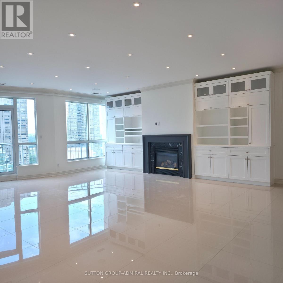 PH18 - 2111 LAKE SHORE BOULEVARD W