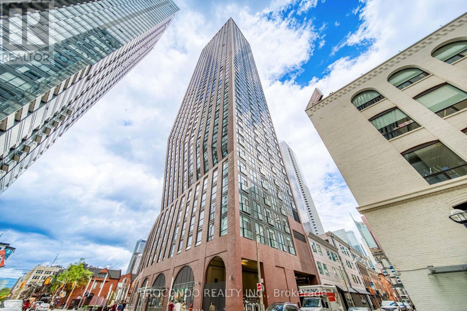 1405 - 99 JOHN STREET