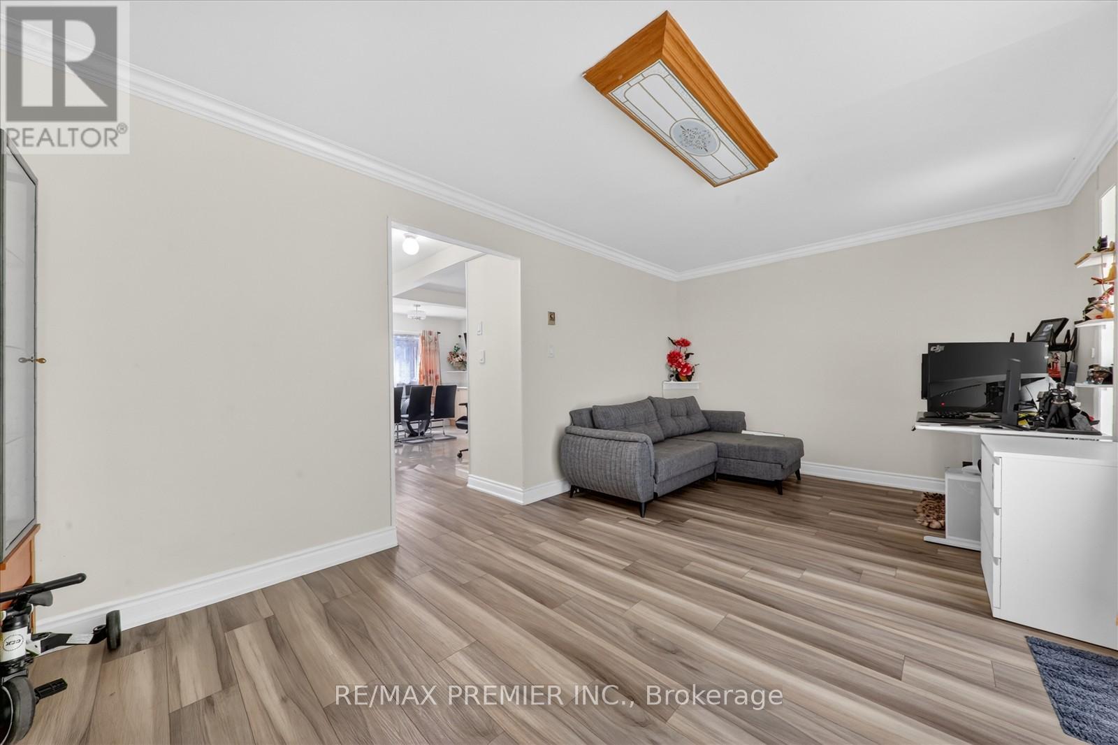 48 - 85 DRIFTWOOD AVENUE