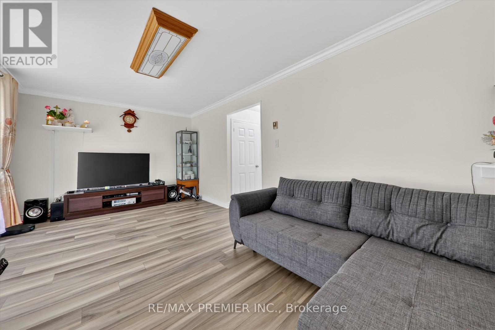 48 - 85 DRIFTWOOD AVENUE