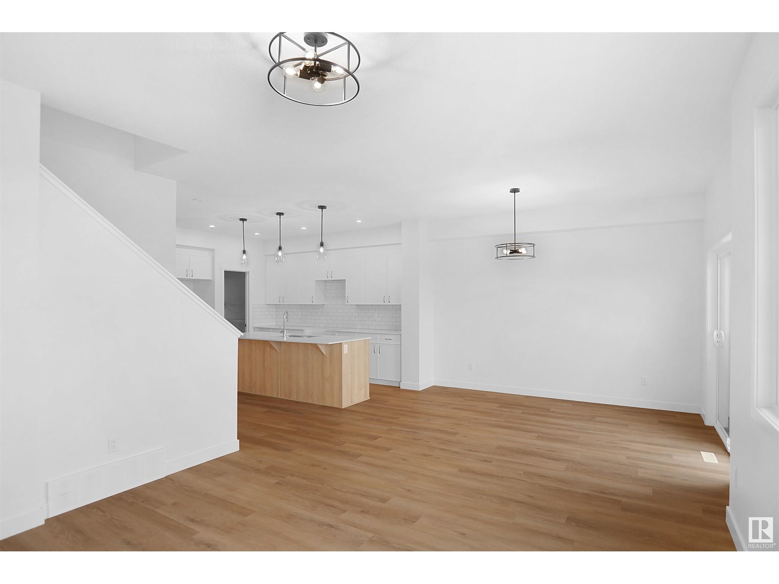 1531 11 AV NW