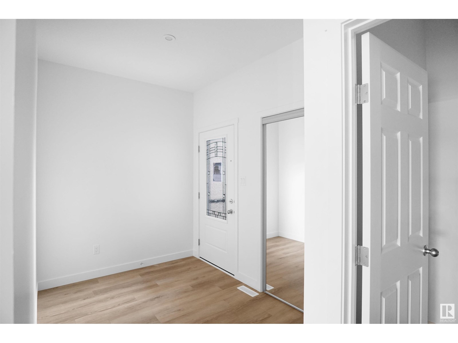 1531 11 AV NW