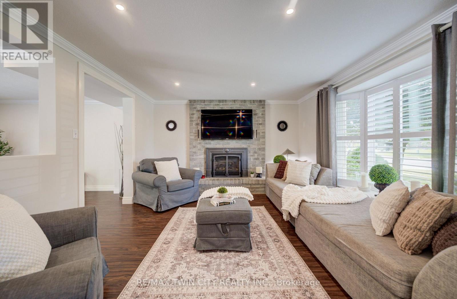 292 GRAND RIDGE DRIVE
