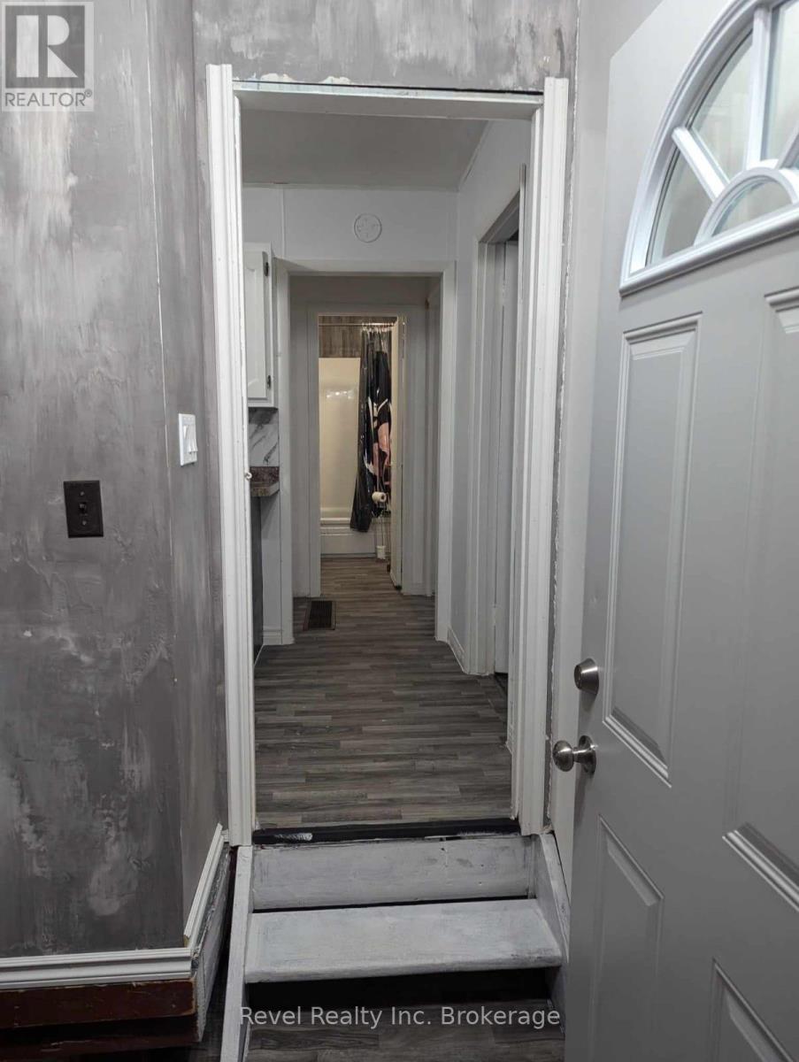 214 FOTHERINGHAM AVENUE