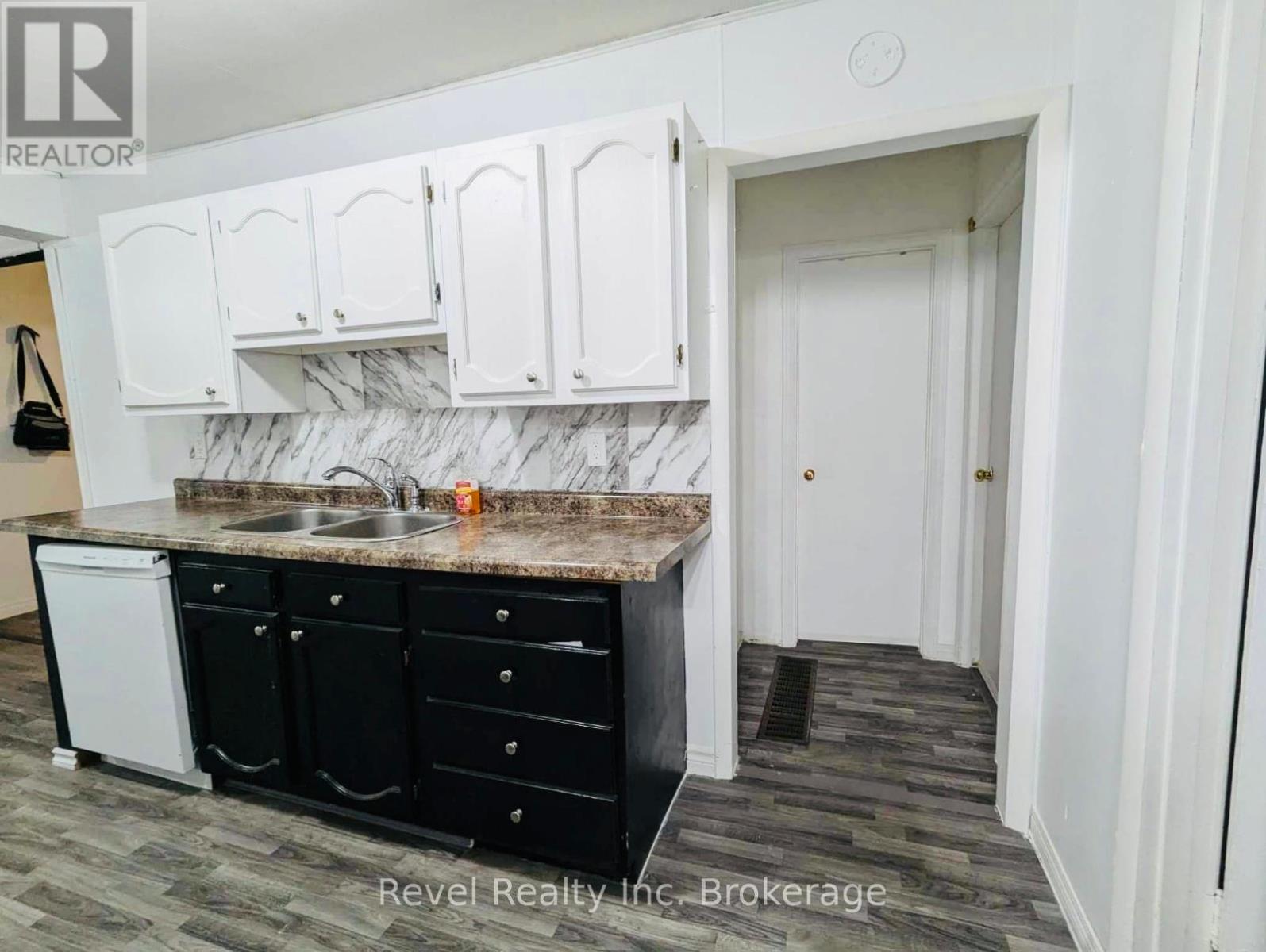 214 FOTHERINGHAM AVENUE