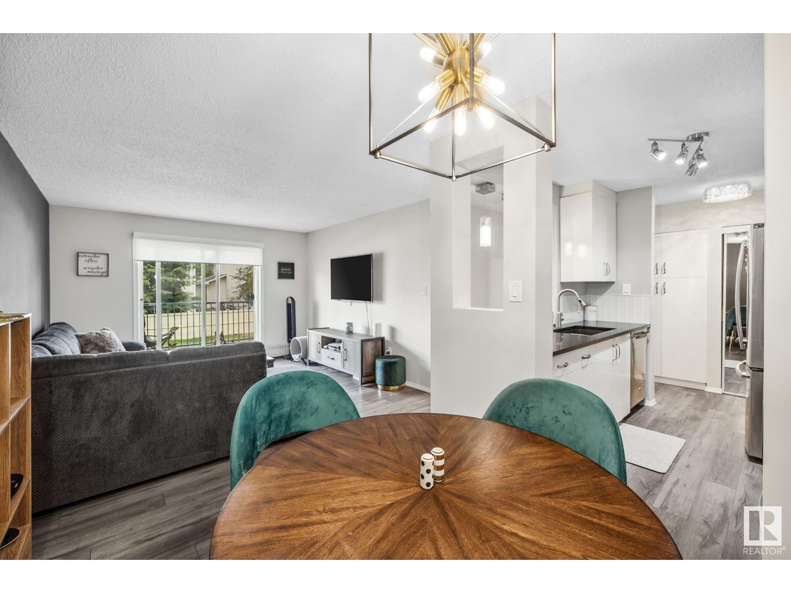 #223 6720 158 AV NW