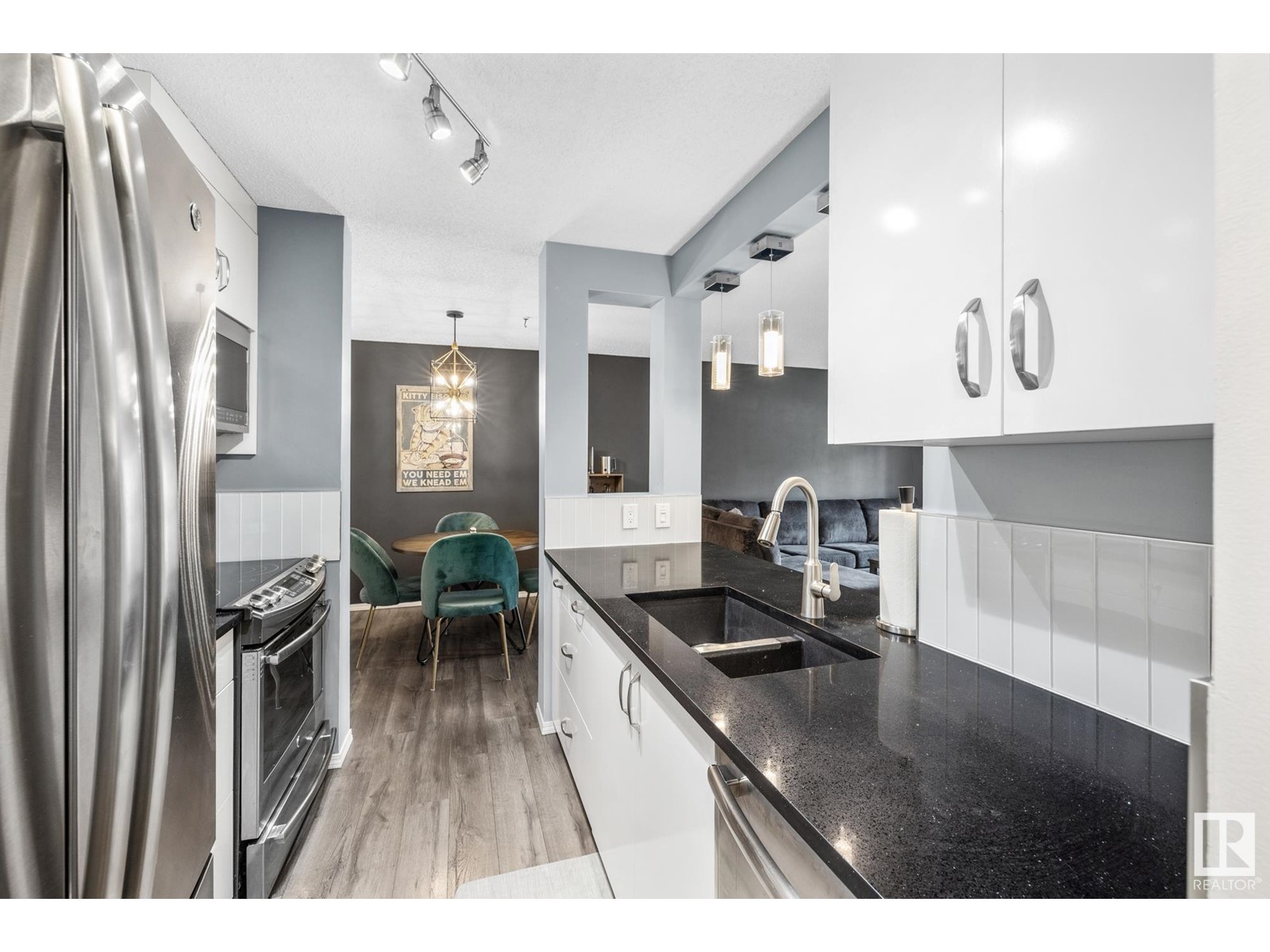 #223 6720 158 AV NW