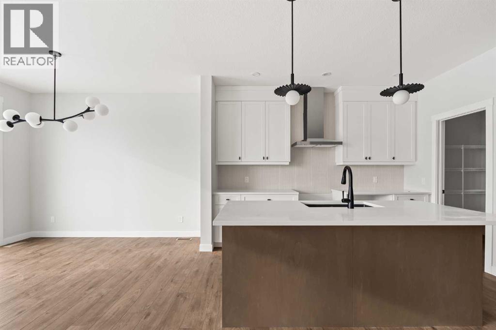 219 Silver Spruce Grove SW