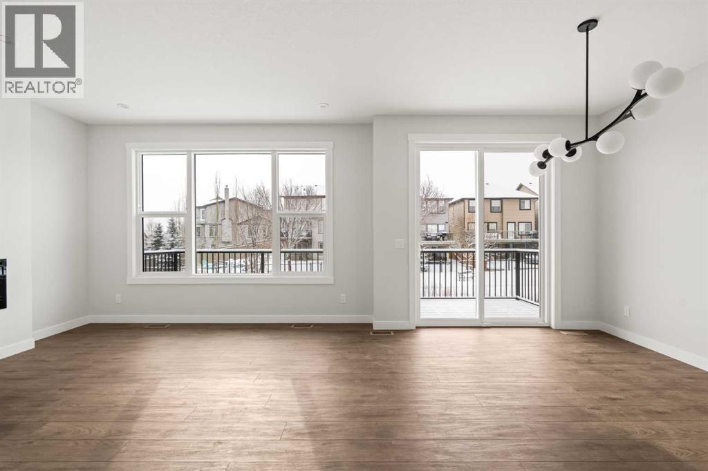 219 Silver Spruce Grove SW