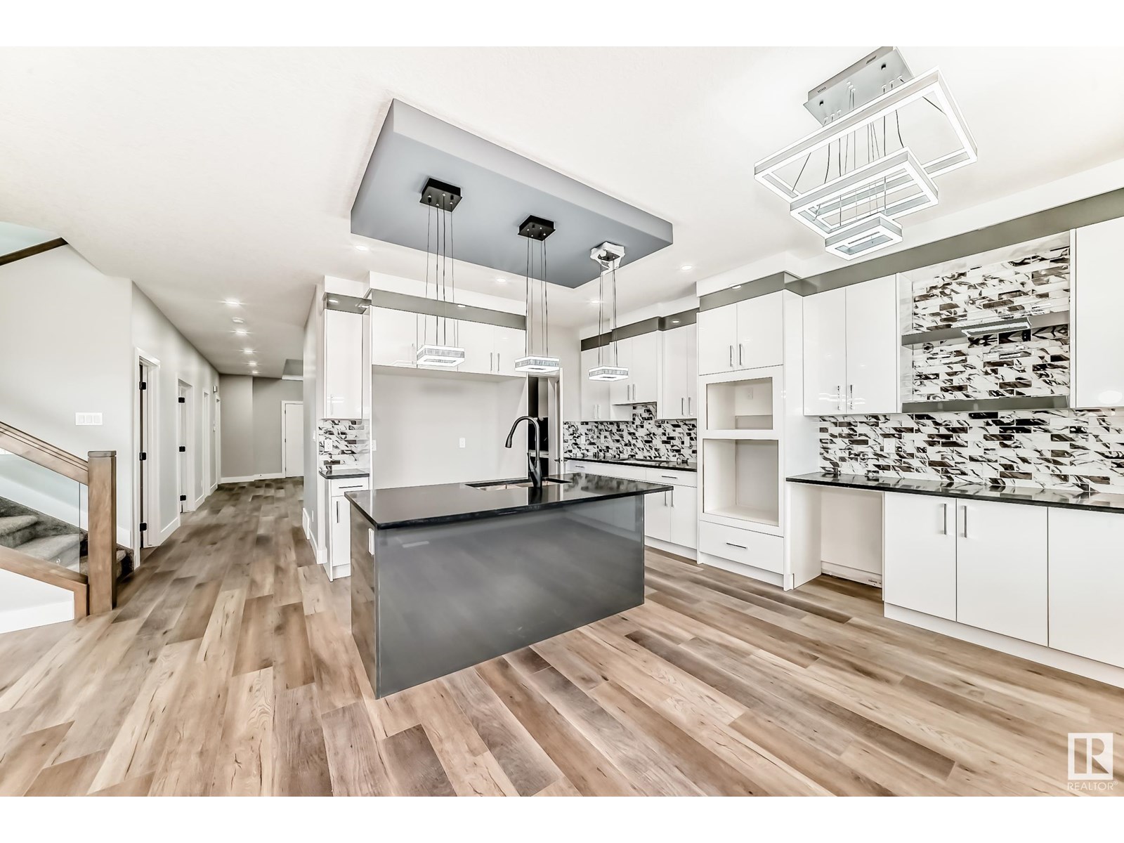 128 EDGEWATER CI