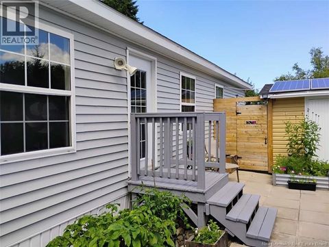 35 Fourth Avenue Pointe-Du-Chêne NB E4P4H4