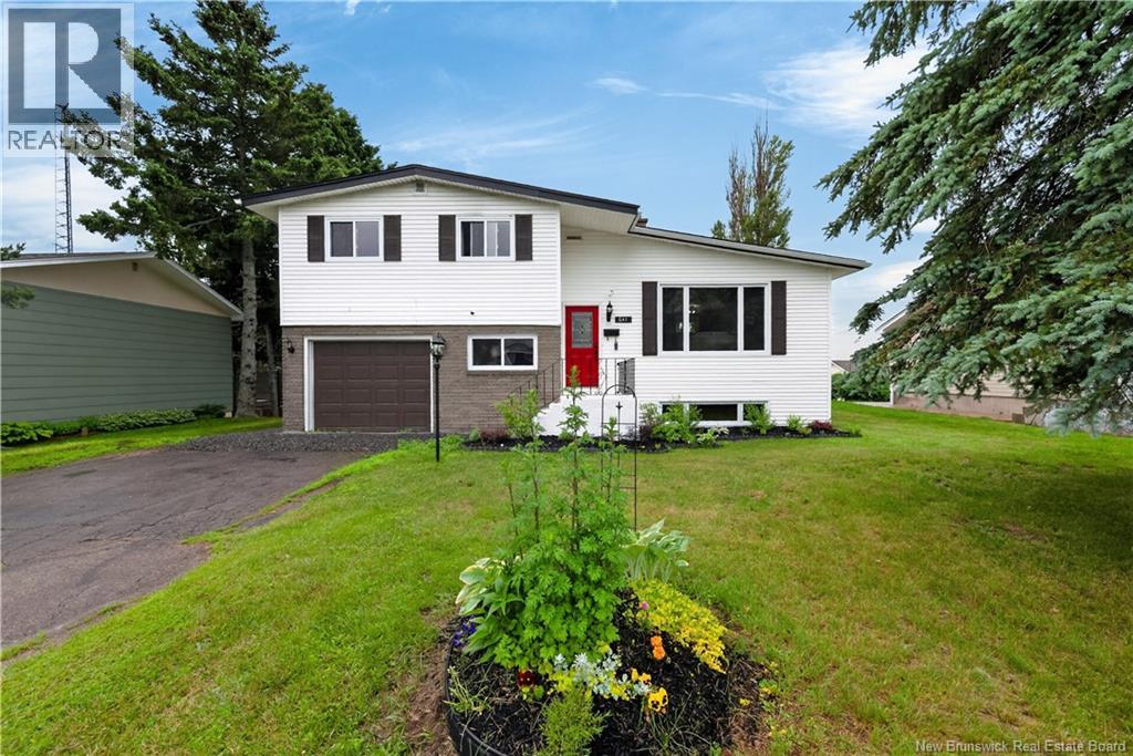 Photo 1 of 47 — 641 CHARLINE Avenue, Dieppe, NB E1A1C7
