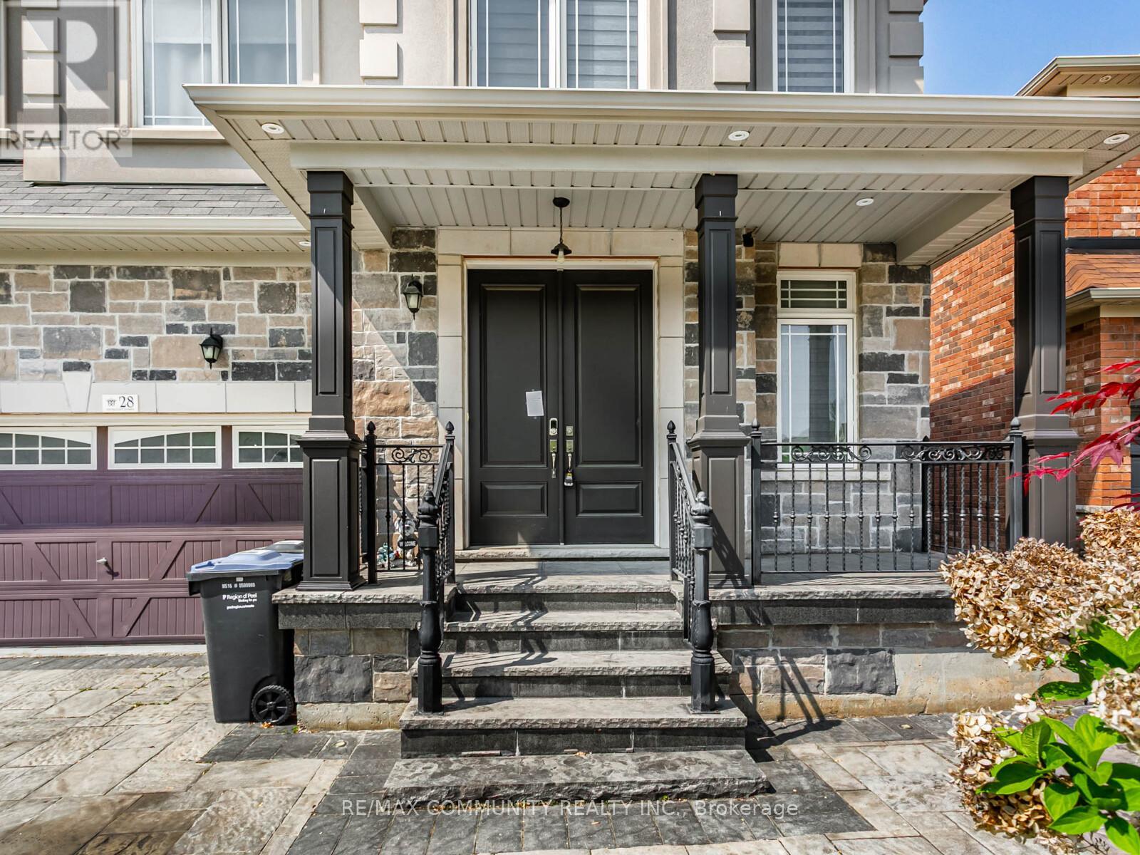 28 YOUNG GARDEN CRESCENT E