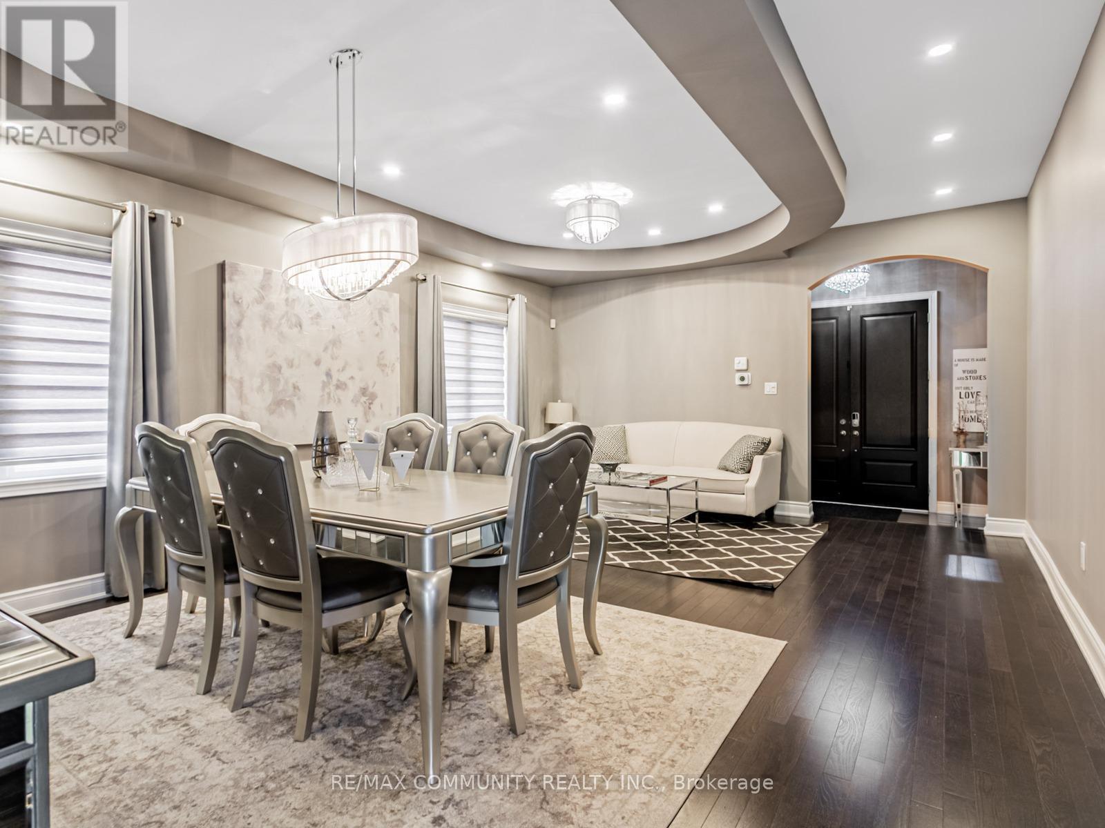 28 YOUNG GARDEN CRESCENT E