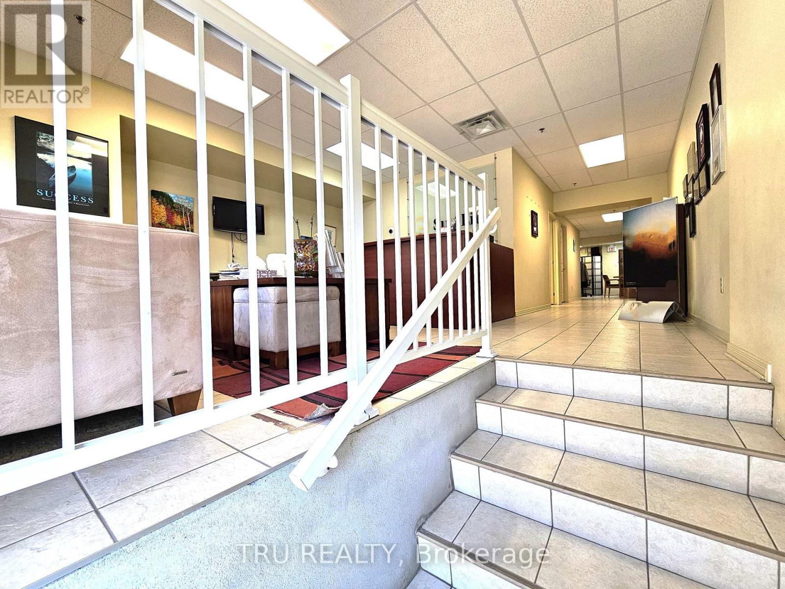 20 - 838 SOMERSET STREET W