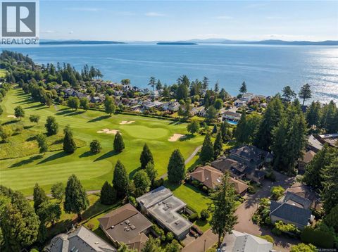 912 Walking Stick Lane Saanich BC V8Y3H6