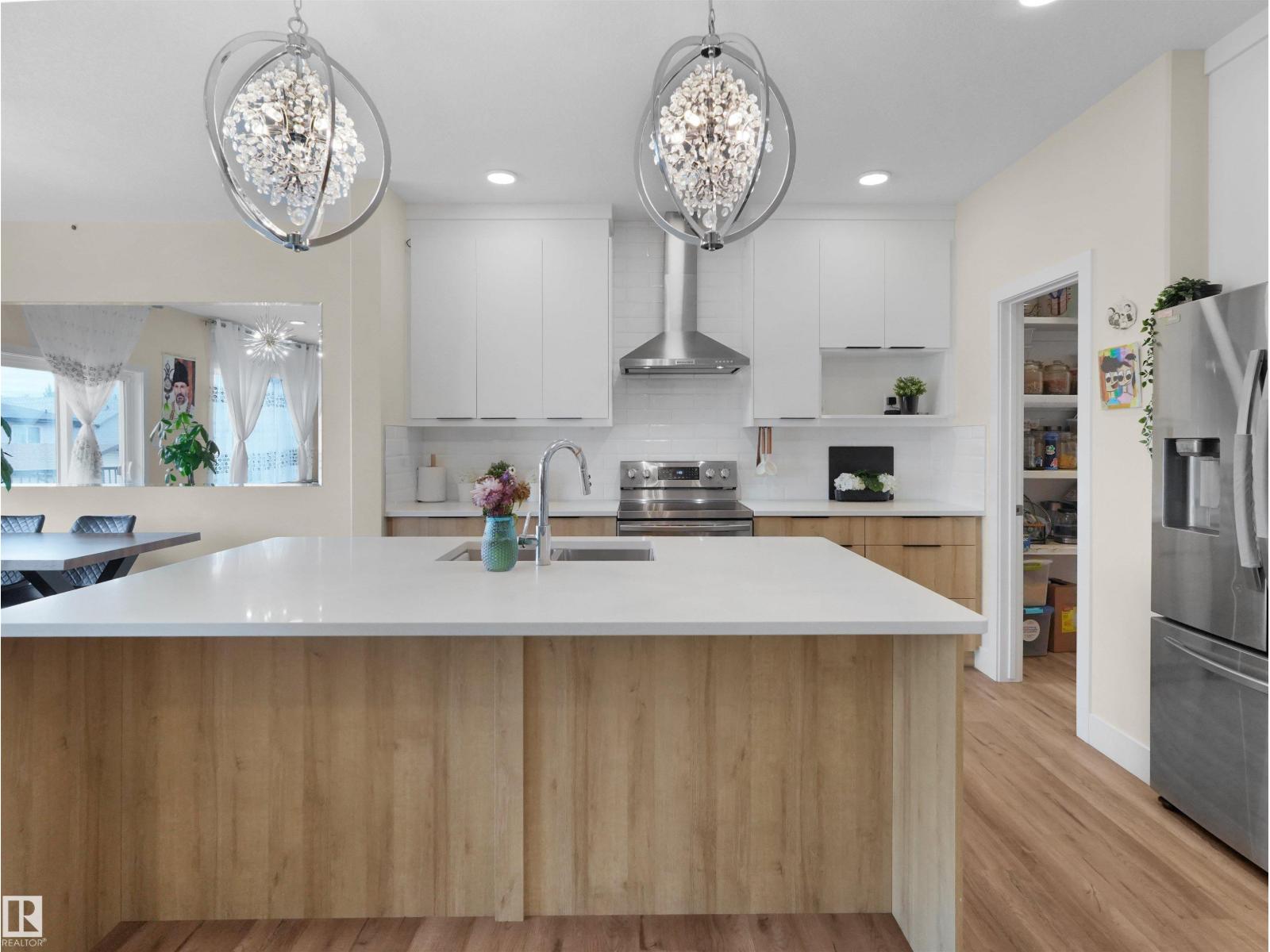 9923 222 ST NW