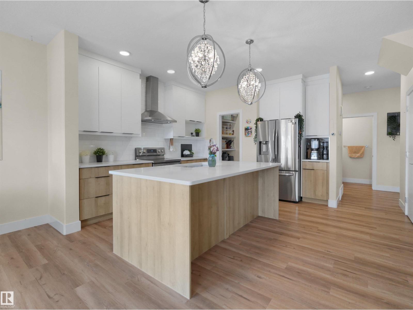 9923 222 ST NW