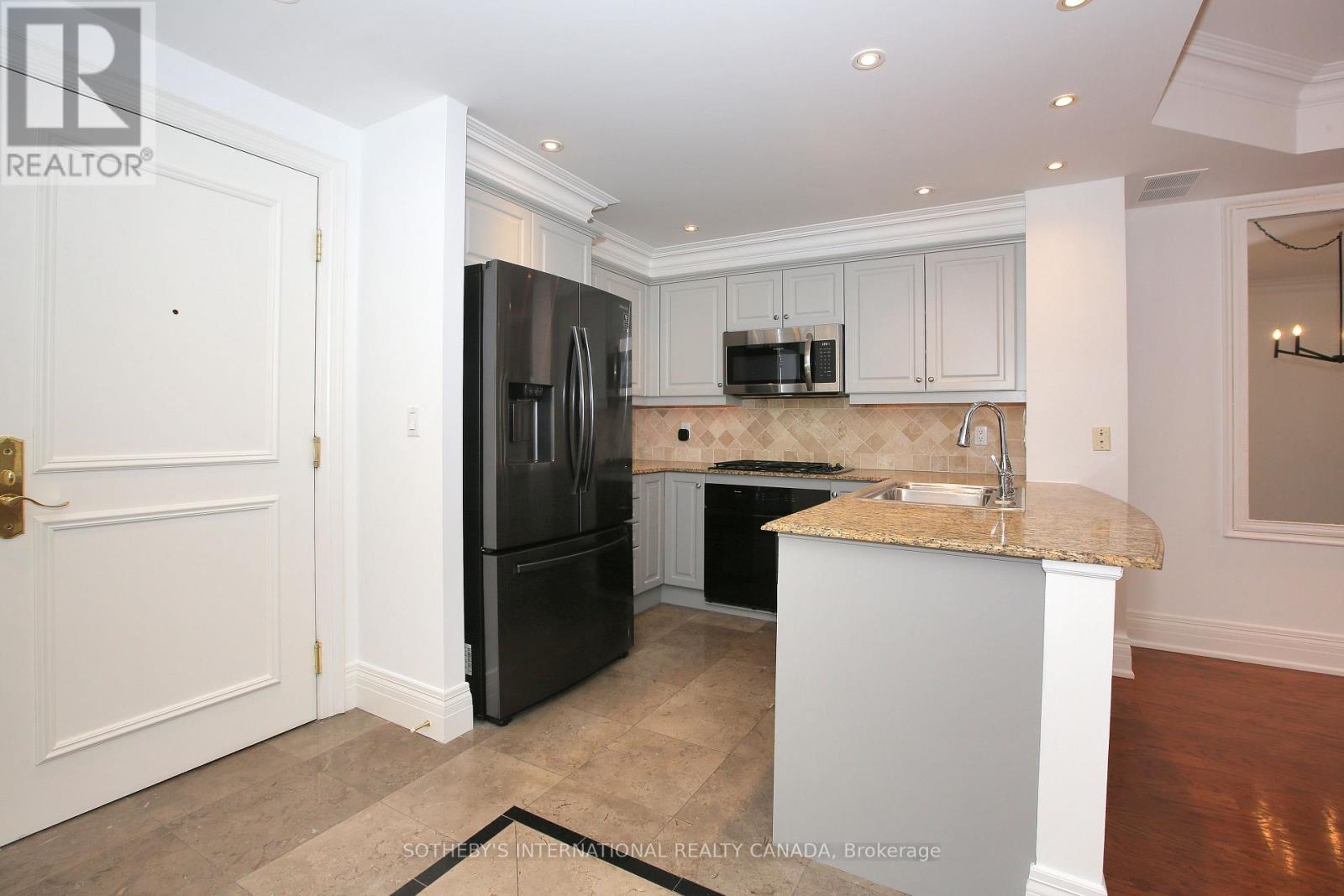 809 - 33 DELISLE AVENUE