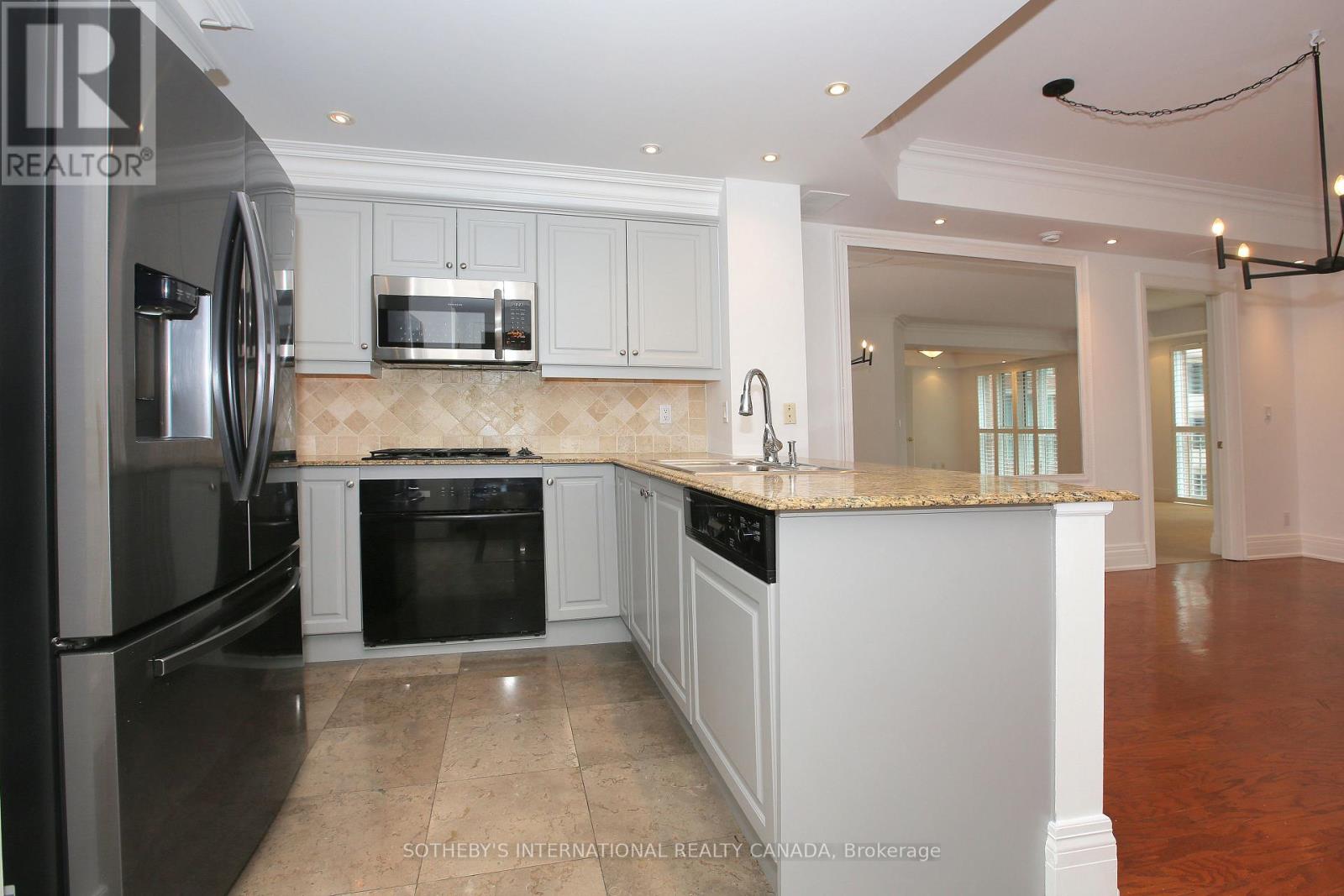 809 - 33 DELISLE AVENUE