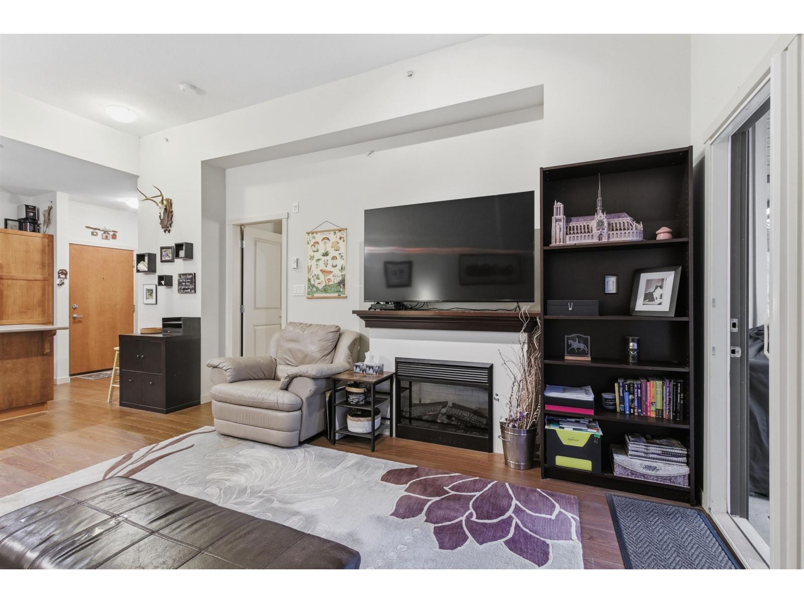 404 33338 E BOURQUIN CRESCENT