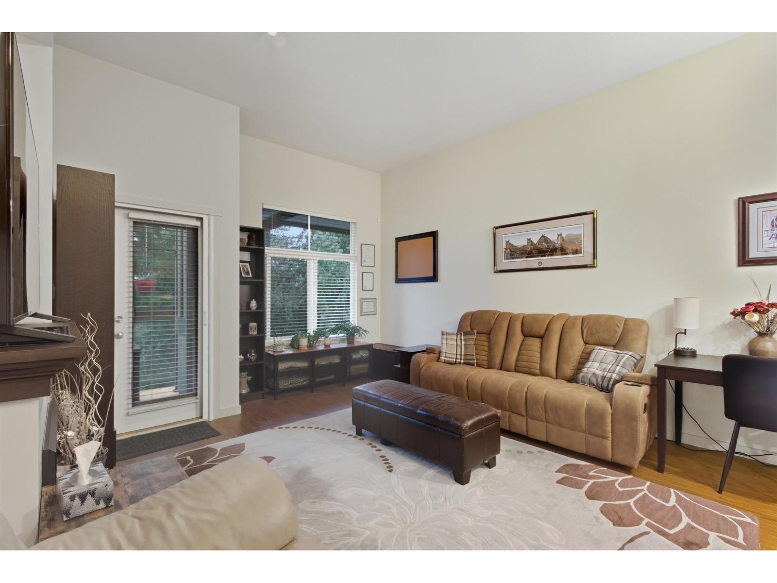 404 33338 E BOURQUIN CRESCENT